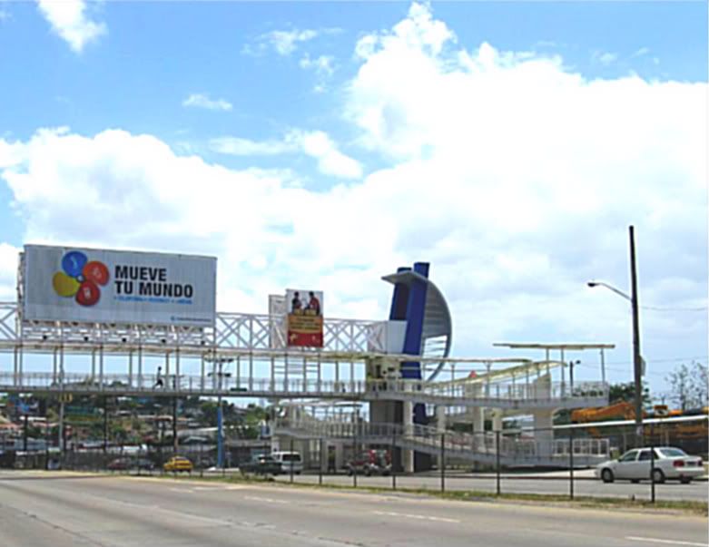 Photograph of the structure of the pedestrian bridge of the Miguel Arcángel Hospital located in San Miguelito, Panama City, Panama. (Credit: Omar Upegui R.)